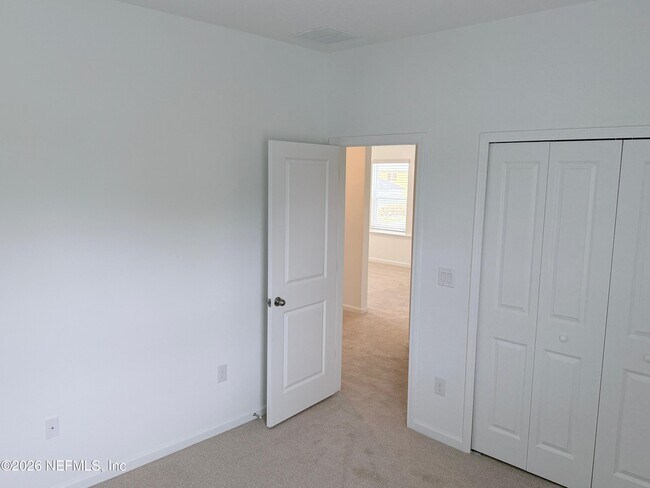 Building Photo - 523 Farmfield Dr