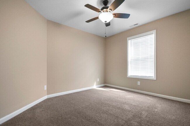 Building Photo - Pet Friendly Four Bedroom!