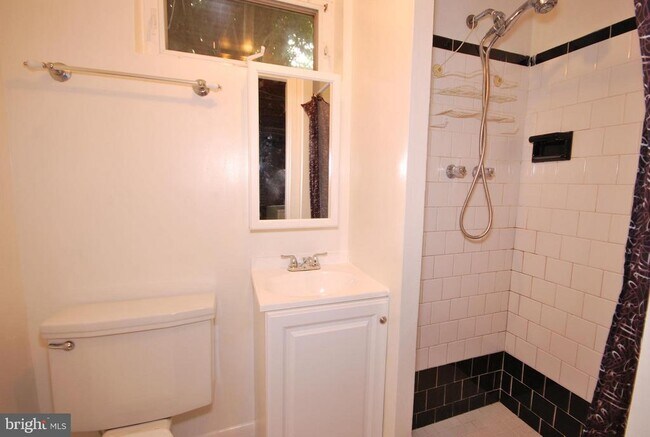 Building Photo - 10720 Tenbrook Dr