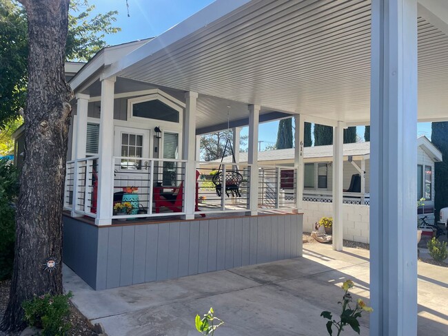 Building Photo - FURNISHED TINY HOME!