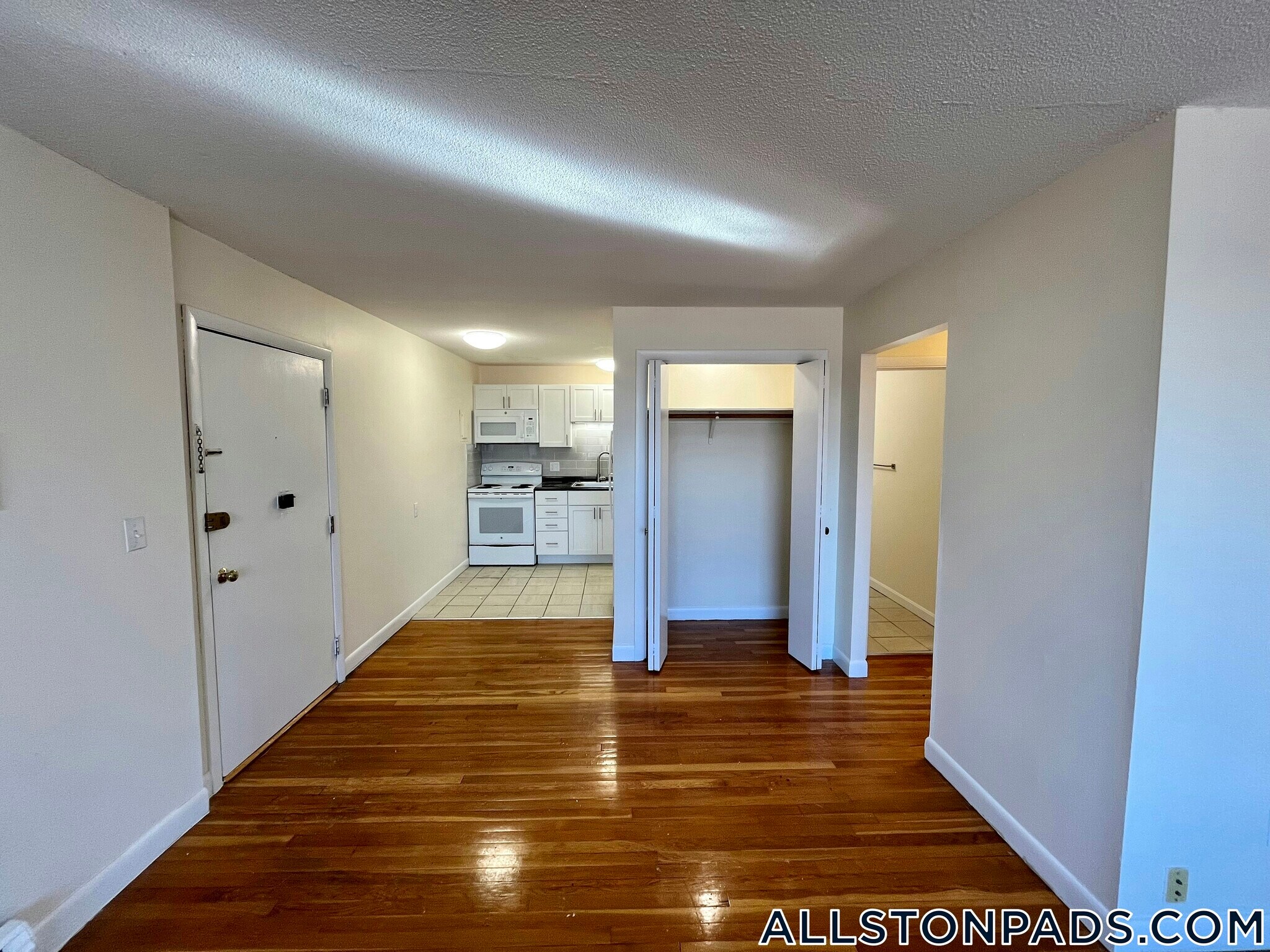 Building Photo - 90 Gardner St