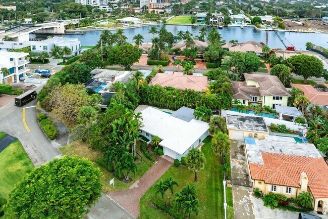 Building Photo - 121 NE Spanish Ct