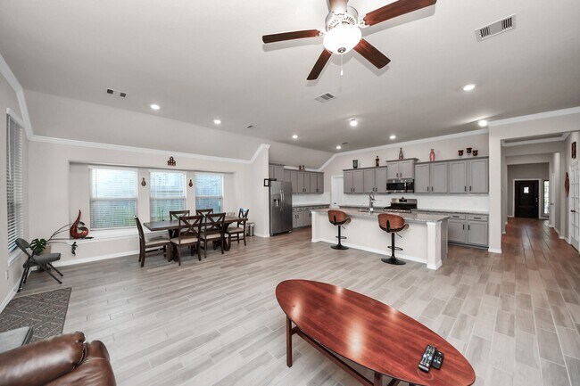 Building Photo - 28634 Monarch Cliffs Dr