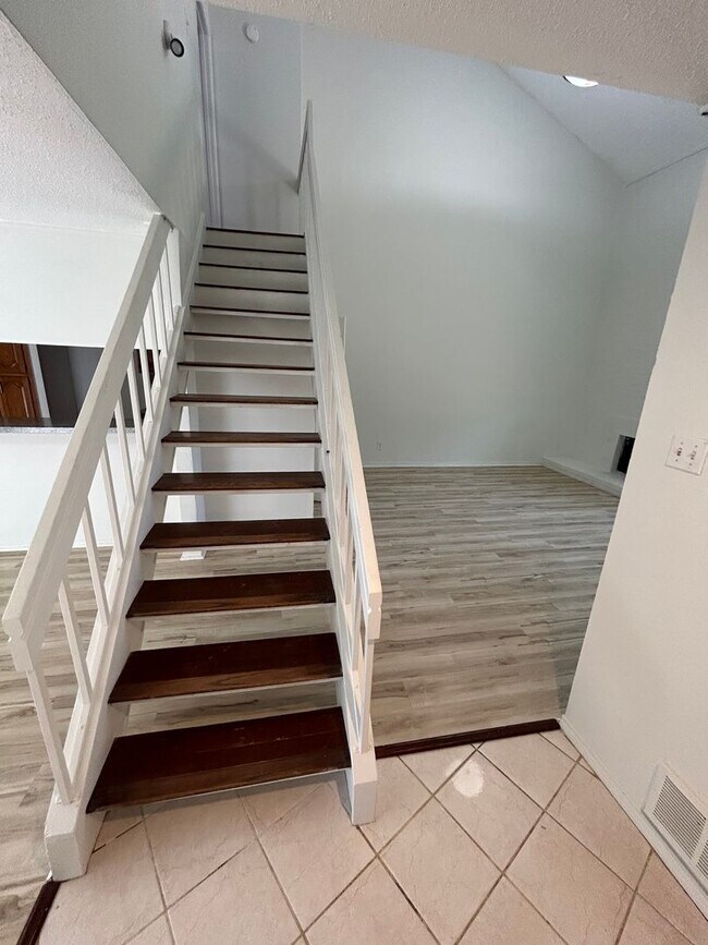 Building Photo - Beautifully crafted Home!