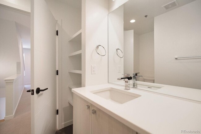 Building Photo - You’ll fall in LOVE with the VIEW! Convenient Location!