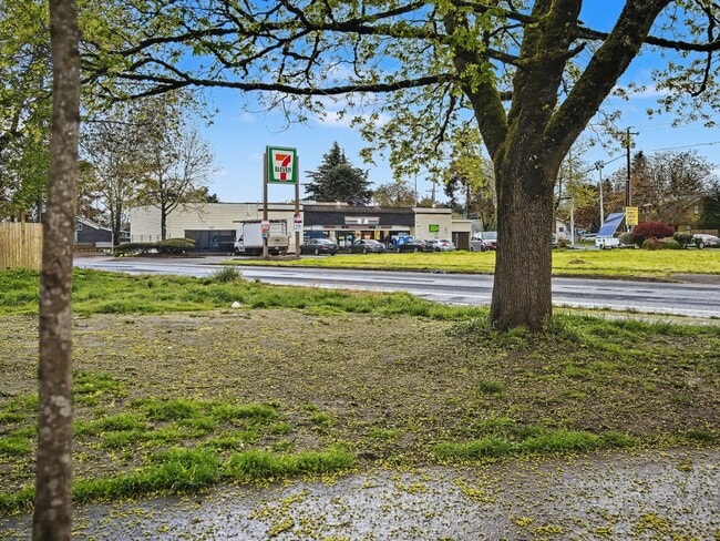 Building Photo - NAVAB02