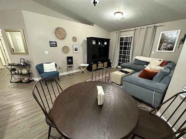 Building Photo - 2 Bedroom Condo in Orem