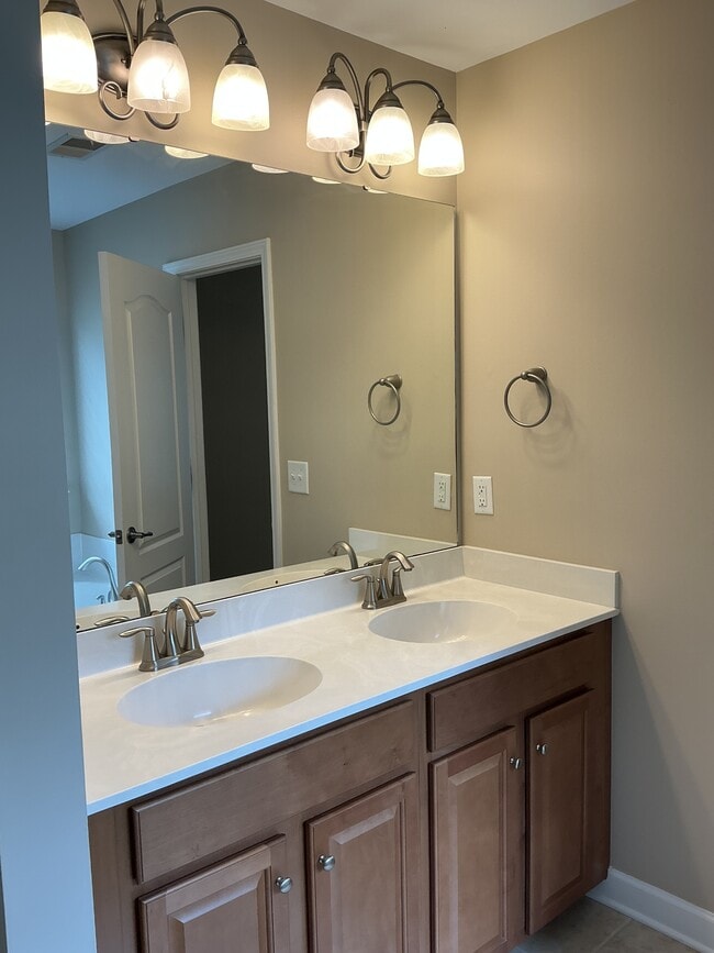 Building Photo - 222 Buttonbush Ct