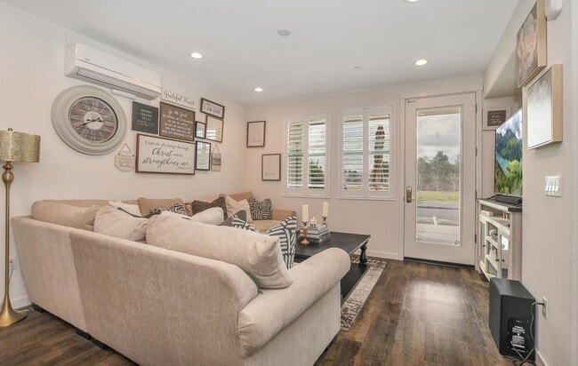 Building Photo - 2500 Wildflower Station Pl