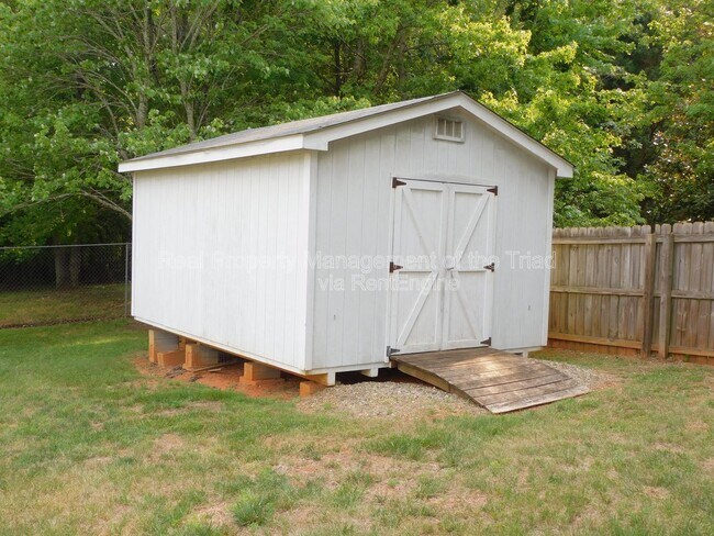 Building Photo - 2804 Mitchell Wood Dr