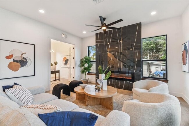 Building Photo - 4717 W Oklahoma Ave