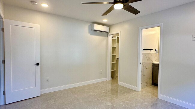 Building Photo - 1145 NE 17th Terrace