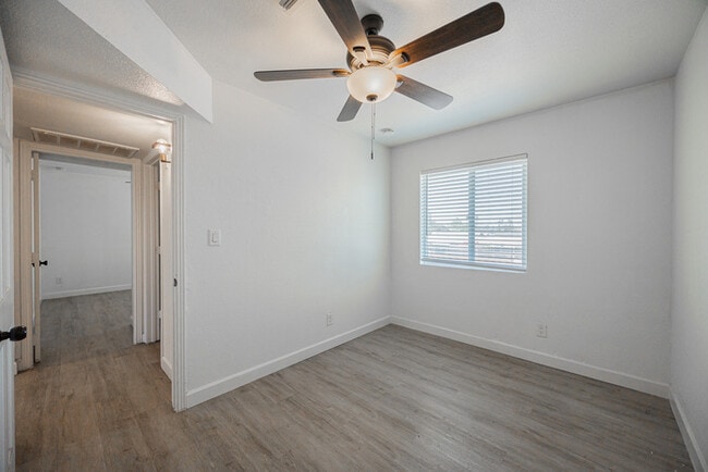 Building Photo - 719 N 12th Ave