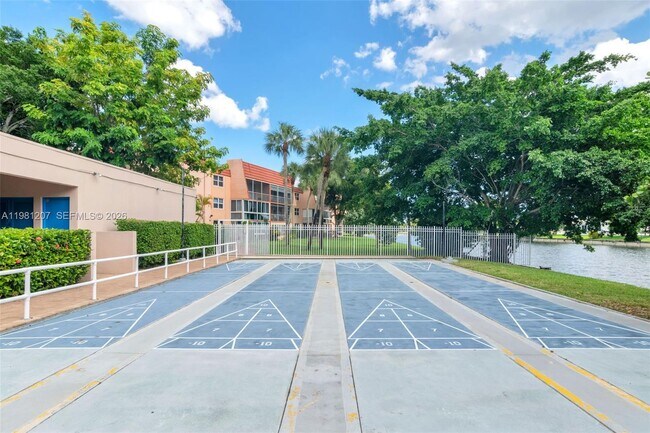 Building Photo - 9091 Lime Bay Blvd