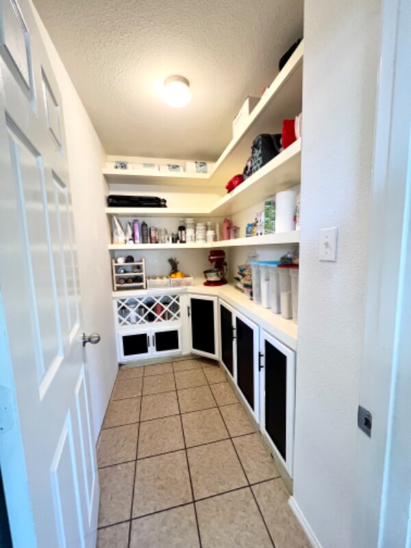 Building Photo - 24707 Maple Crest