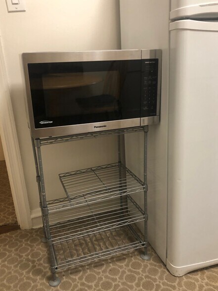 Building Photo - 2879 Ludlow Rd