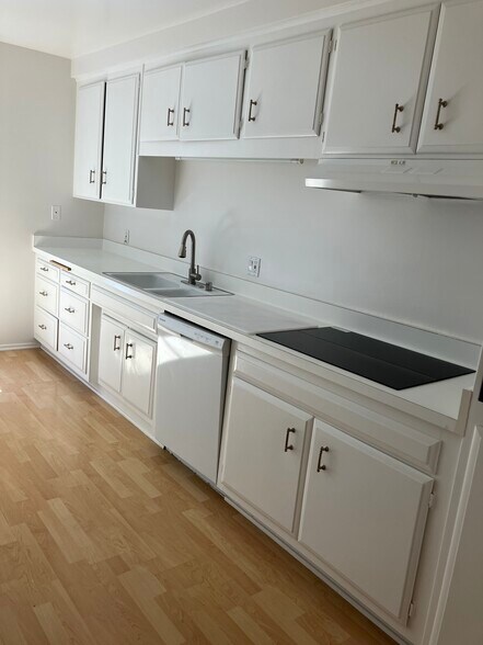 kitchen - 2020 Idaho Ave