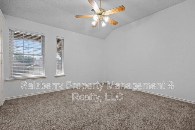 Building Photo - 1105 Hall Dr