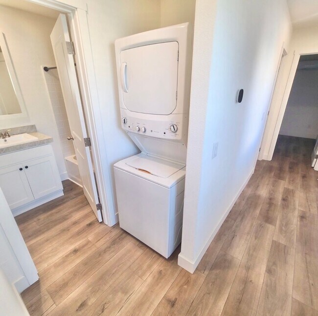 Building Photo - Brand New 2 Bedroom, 1 Bath ADU – Prime Location