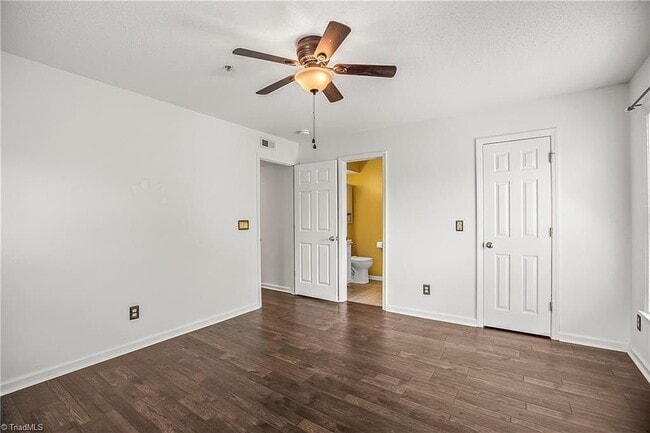 Building Photo - 131 Rivertree Ln