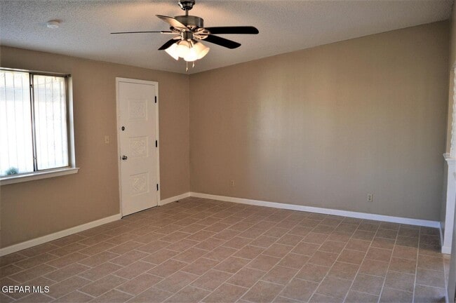 Building Photo - 10416 Lambda Dr