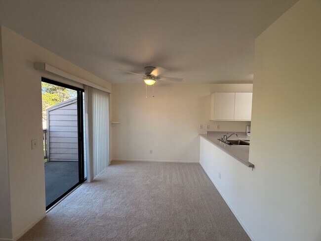 Building Photo - Recently updated top floor 1 bedroom + office with laundry, pool and garage