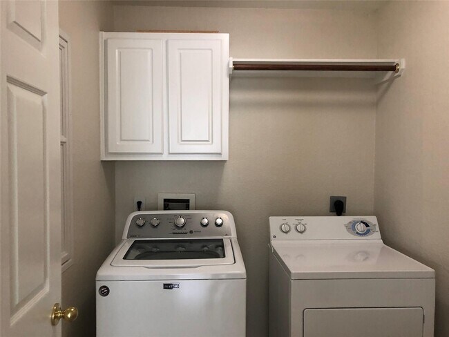 Building Photo - 26 Prairie Oak Dr
