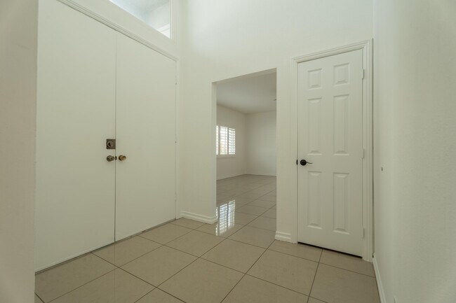 Building Photo - 2518 S Sierra Madre