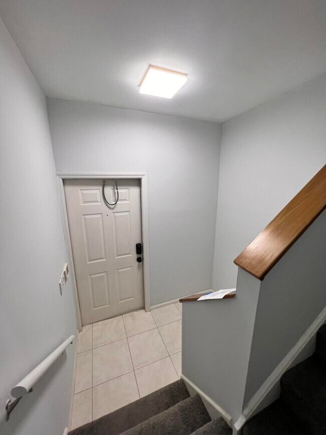 Building Photo - 6614 Via Regina