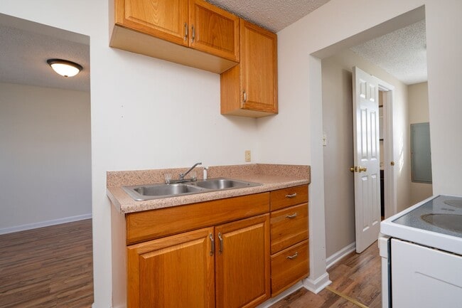 Building Photo - 2 bed/1 bath site built home