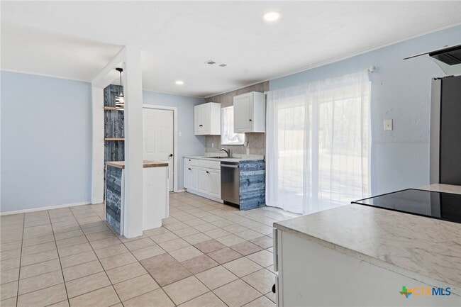 Building Photo - 1403 Little St