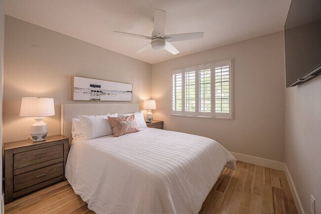 Building Photo - Spacious 3BR/3BA Townhome  | Pool, Tennis & Easy Access to Everything