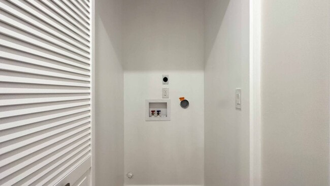 Building Photo - 126 E 3rd St