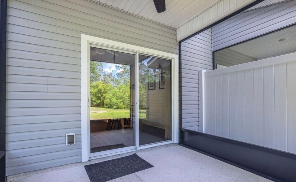 Building Photo - 14014 Sterely Ct S