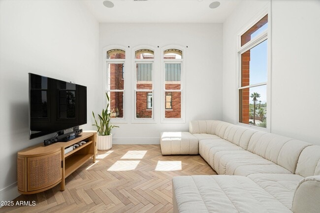 Building Photo - 54 W Palm Ln