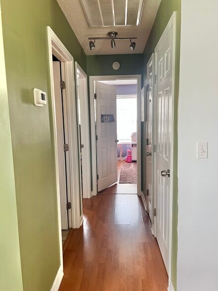 Building Photo - 522 Foxfield Ct