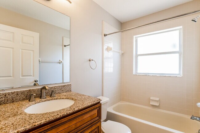 Building Photo - 466 Valencia Pl Cir