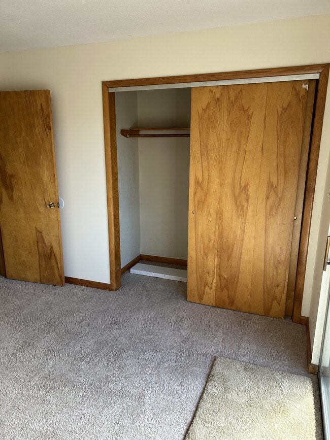 Building Photo - 821 S Pasfield St