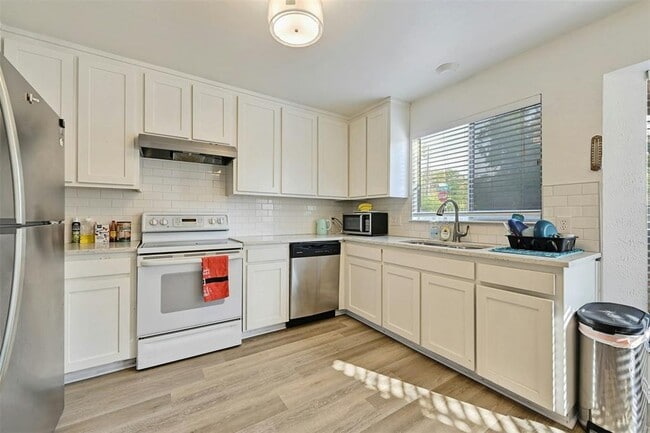 Building Photo - 3910 Tamil St