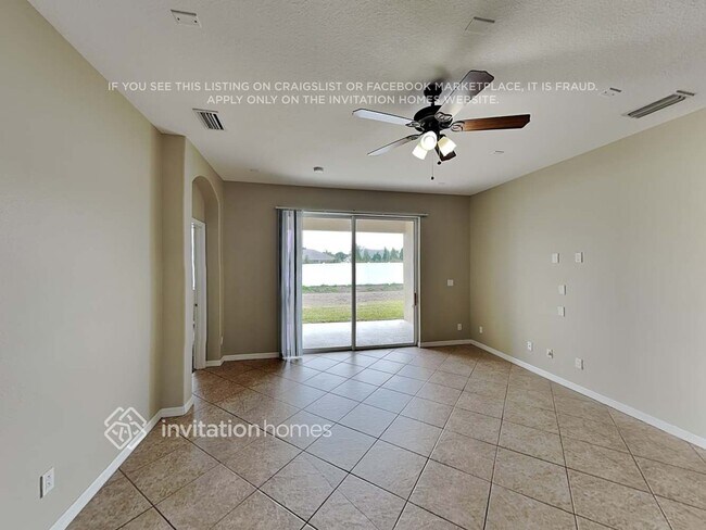 Building Photo - 3208 43rd Ave E