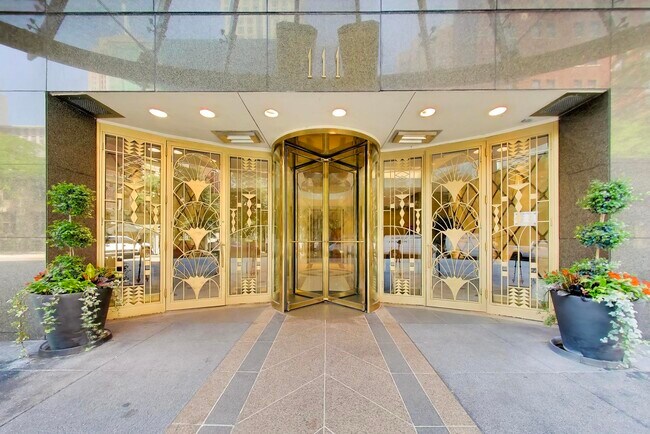 Building Photo - 111 E Chestnut St