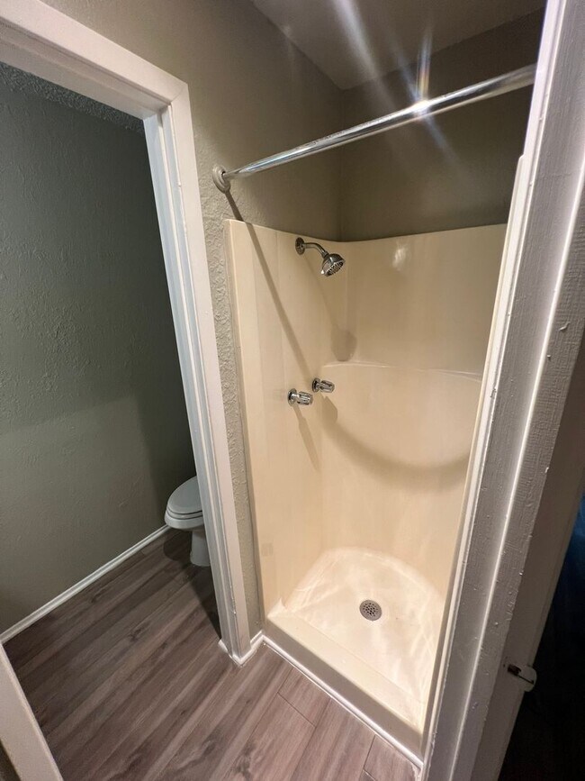 Building Photo - Unlock Your Austin Dream: Cozy 2BD/2BA Retreat in Trendy Crestview – Pets Welcome, Balcony Bliss!