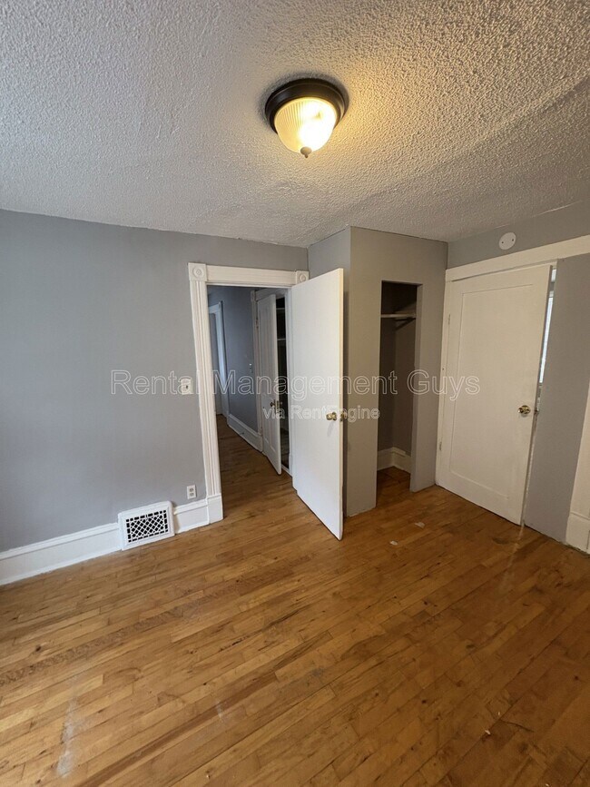 Building Photo - 4209 N Bryant Ave