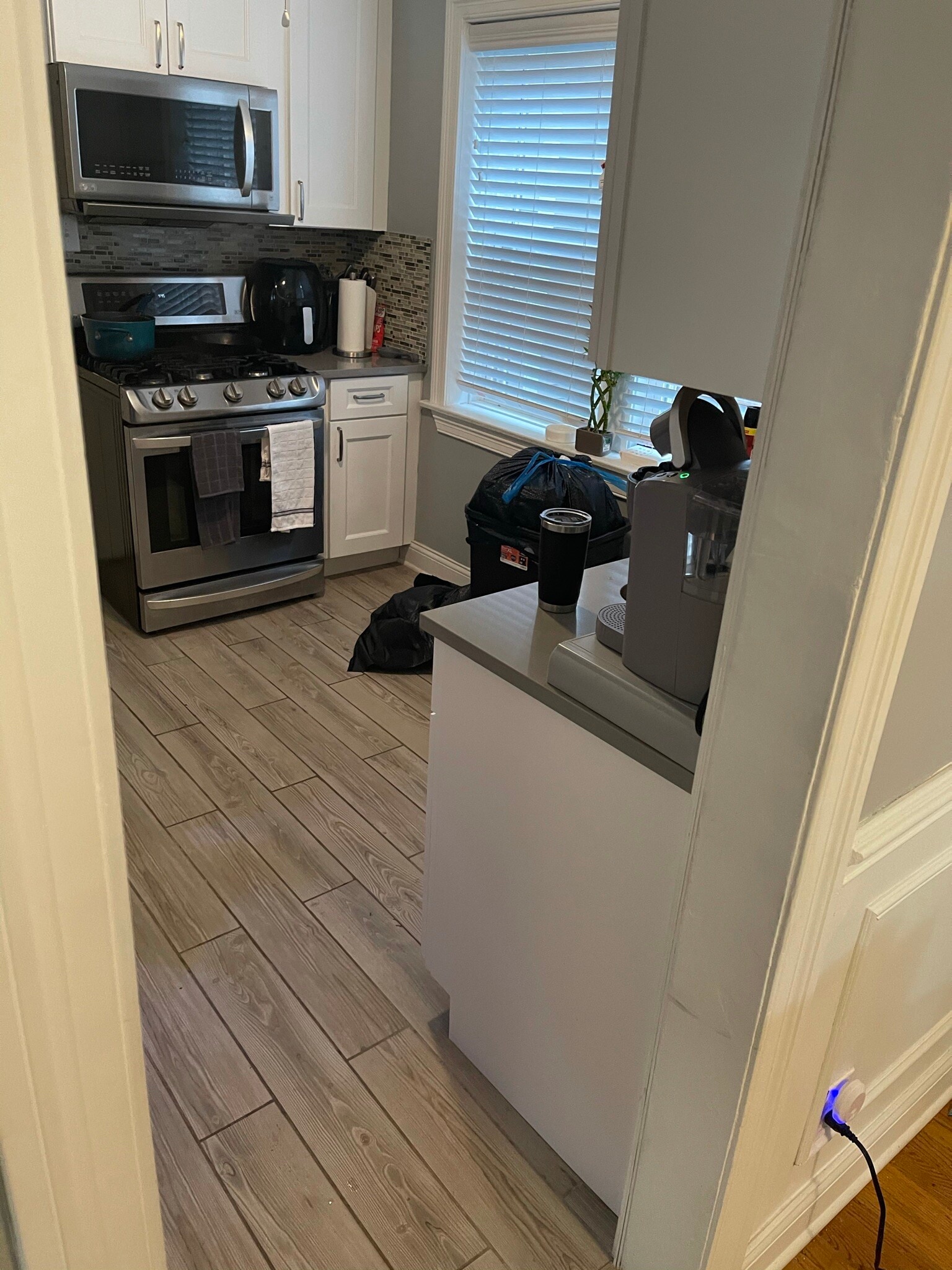 Lovely kitchen with granite countertops and newer appliances - 1748 E 84th Pl