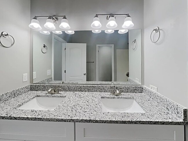 Building Photo - 5505 Orchard Pond Dr