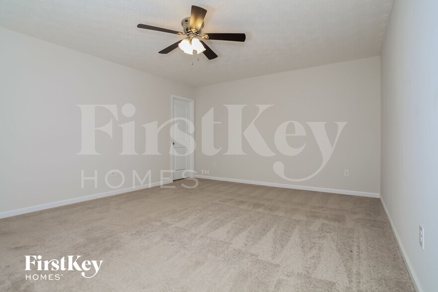 Building Photo - 1952 Lake Crest Dr