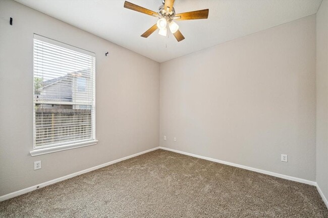 Building Photo - 4422 Roundtree Ln
