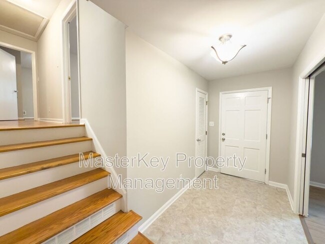 Building Photo - 544 Ellynn Dr