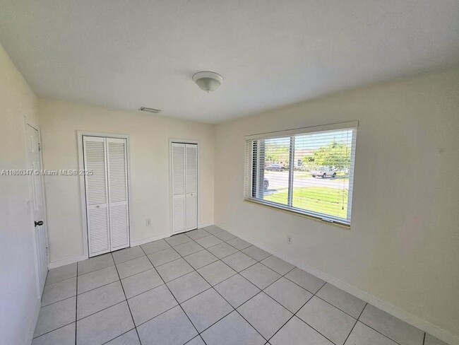 Building Photo - 6860 SW 27th St