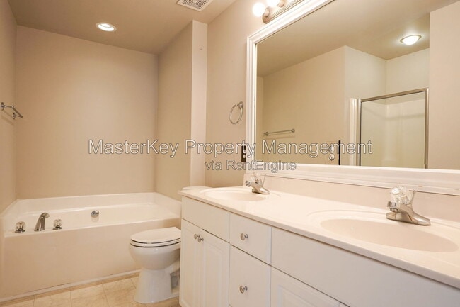 Building Photo - 1008 Knighthood Ln